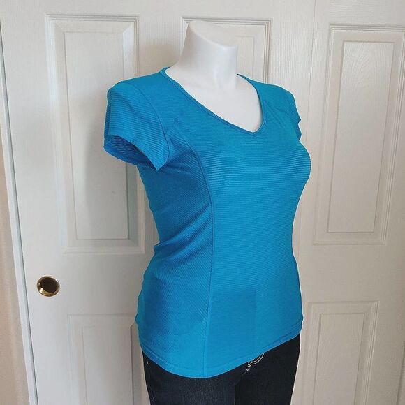 The North Face ribbed V-neck striped tee - Picture 2 of 8